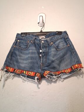 Levi 501 Y2k Retro Denim Short Women Sz34  Flowers Beaded Hem Blue Short